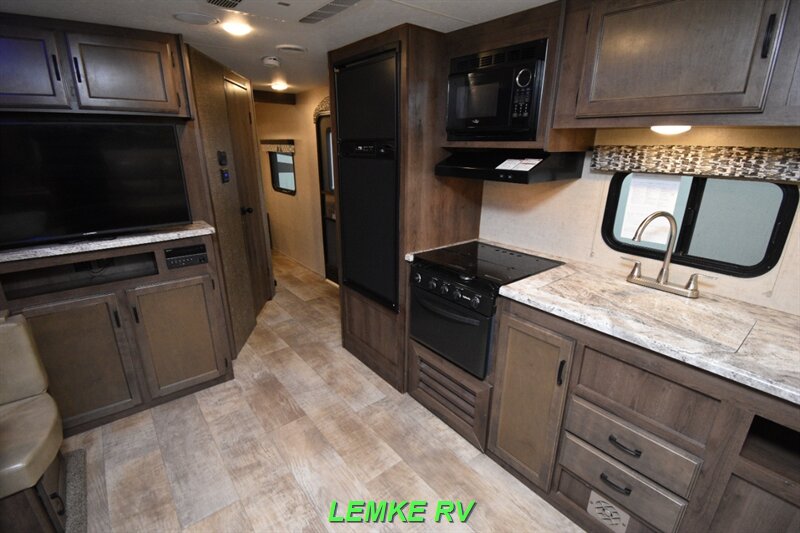 2017 K-Z RV Connect C241RLK   - Photo 12 - Rocklin, CA 95677