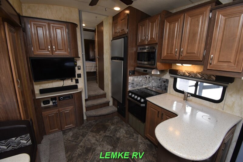 2020 Northwood Fox Mountain 235RLS   - Photo 12 - Rocklin, CA 95677