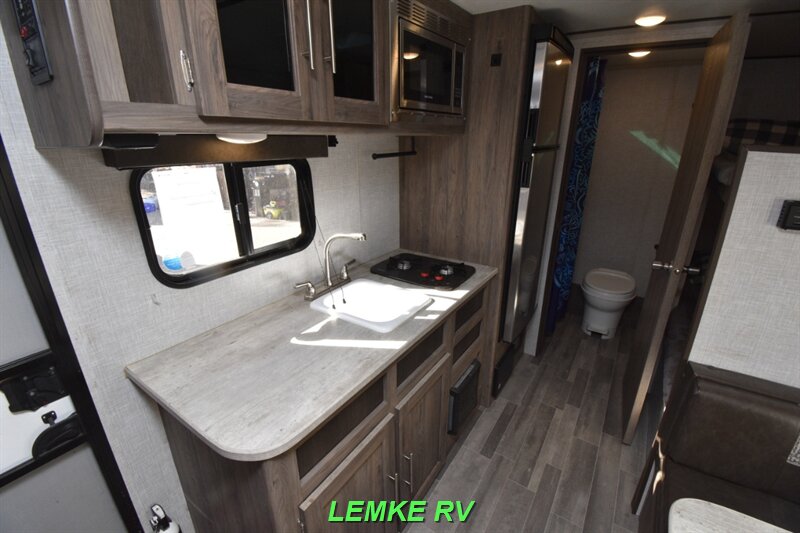 2021 CrossRoads RV Zinger ZR18BH   - Photo 11 - Rocklin, CA 95677