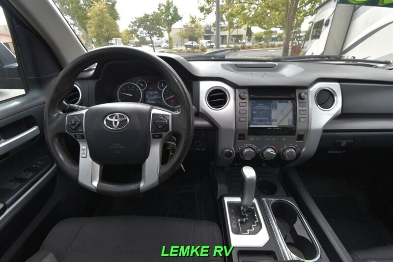 2016 Toyota Tundra SR5  