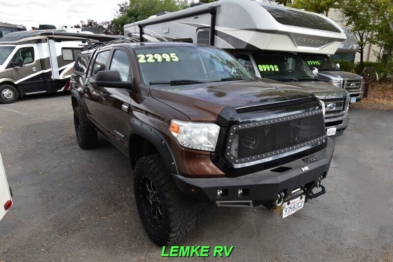 2016 Toyota Tundra SR5  