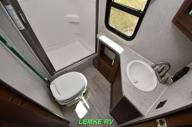 2019 Heartland Wilderness 2725BH   - Photo 18 - Rocklin, CA 95677