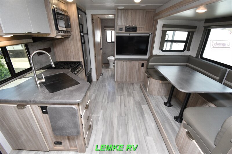 2022 Winnebago Minnie 2201MB   - Photo 2 - Rocklin, CA 95677