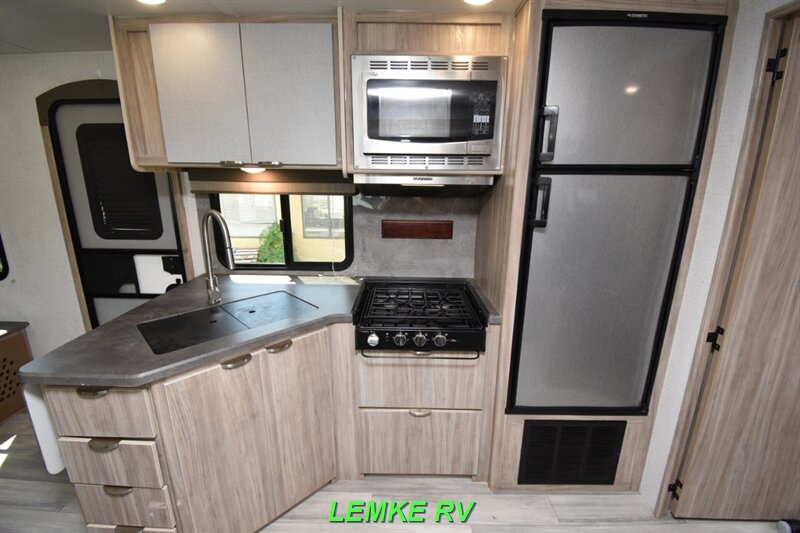 2022 Winnebago Minnie 2201MB   - Photo 15 - Rocklin, CA 95677