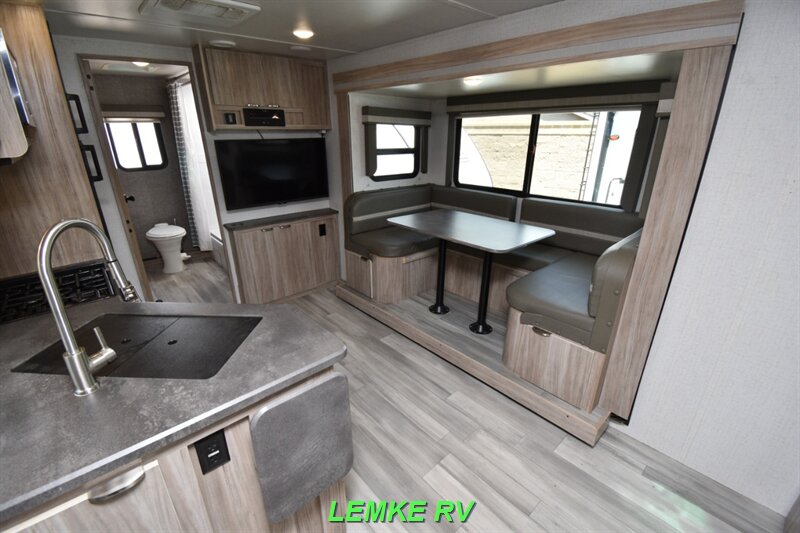 2022 Winnebago Minnie 2201MB   - Photo 10 - Rocklin, CA 95677