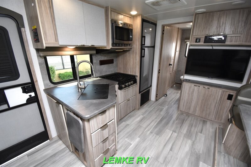 2022 Winnebago Minnie 2201MB   - Photo 12 - Rocklin, CA 95677