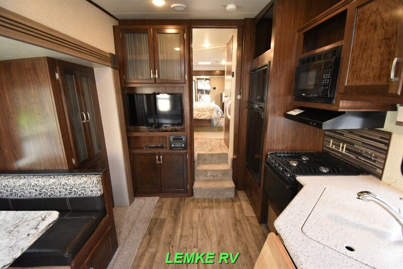 2017 Heartland Sundance XLT 267RL   - Photo 5 - Rocklin, CA 95677