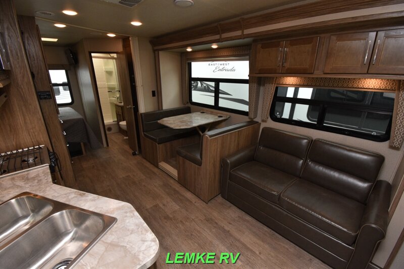 2018 Entegra Odyssey 26D   - Photo 11 - Rocklin, CA 95677