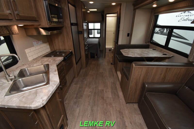 2018 Entegra Odyssey 26D   - Photo 2 - Rocklin, CA 95677