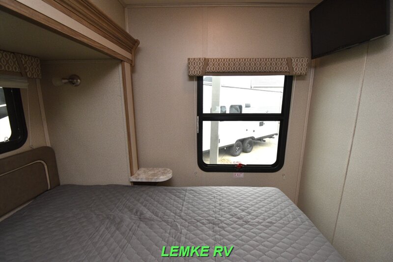 2018 Entegra Odyssey 26D   - Photo 20 - Rocklin, CA 95677