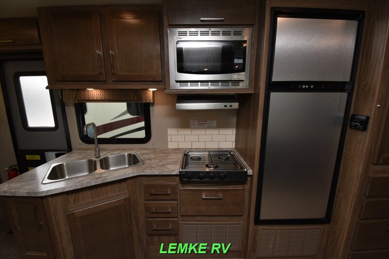 2018 Entegra Odyssey 26D   - Photo 12 - Rocklin, CA 95677