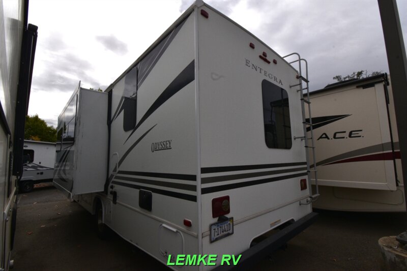 2018 Entegra Odyssey 26D   - Photo 7 - Rocklin, CA 95677