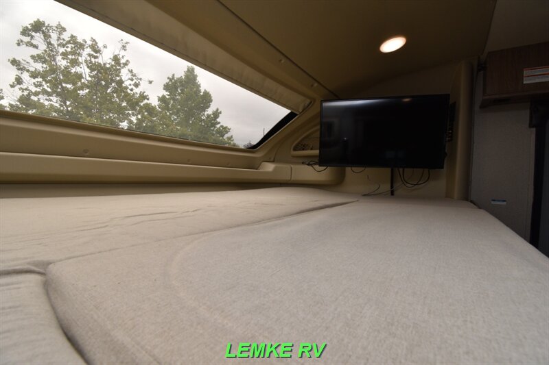 2018 Entegra Odyssey 26D   - Photo 17 - Rocklin, CA 95677