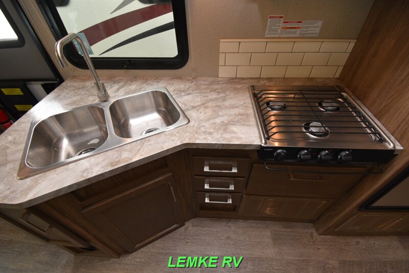 2018 Entegra Odyssey 26D   - Photo 13 - Rocklin, CA 95677