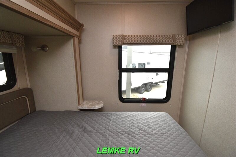 2018 Entegra Coach Odyssey 26D   - Photo 18 - Rocklin, CA 95677