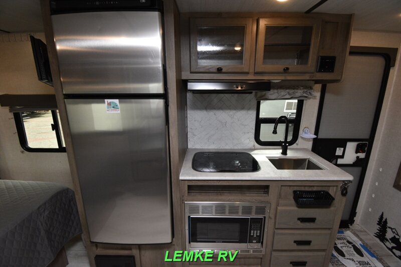 2022 Forest River Surveyor Legend 19RBLE   - Photo 13 - Rocklin, CA 95677
