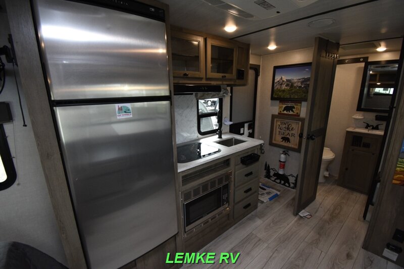 2022 Forest River Surveyor Legend 19RBLE   - Photo 16 - Rocklin, CA 95677