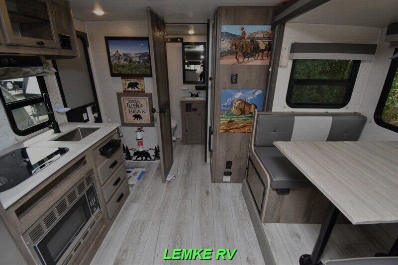 2022 Forest River Surveyor Legend 19RBLE   - Photo 5 - Rocklin, CA 95677