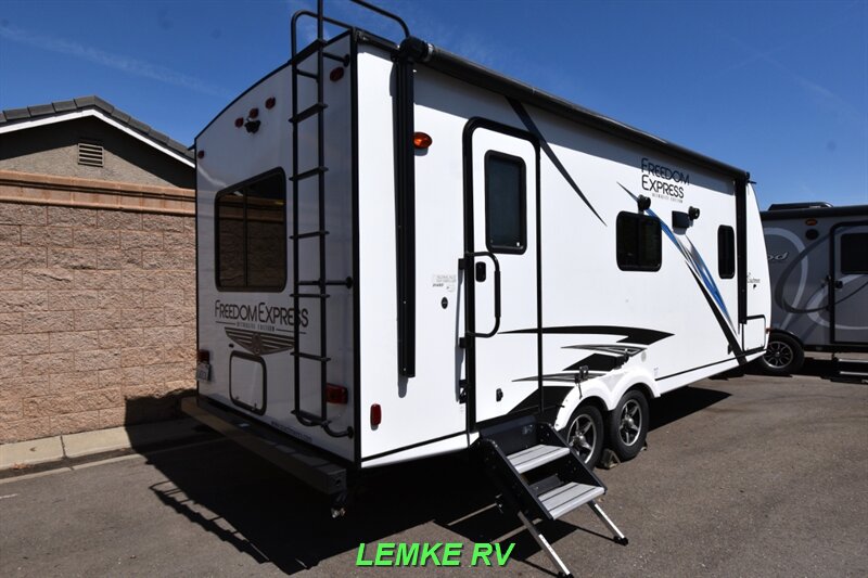 2020 Coachmen Freedom Express 204RD   - Photo 9 - Rocklin, CA 95677