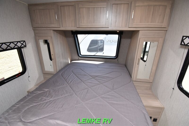 2020 Coachmen Freedom Express 204RD   - Photo 21 - Rocklin, CA 95677