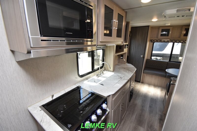 2020 Coachmen Freedom Express 204RD   - Photo 13 - Rocklin, CA 95677