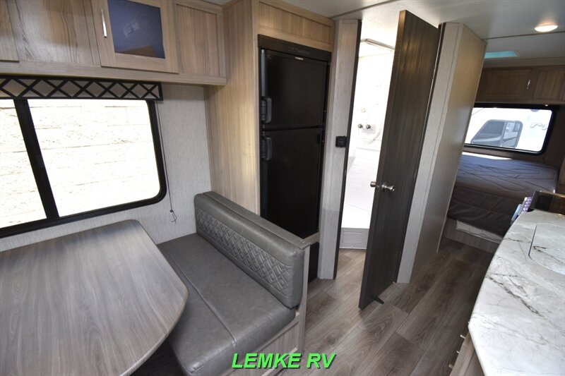 2020 Coachmen Freedom Express 204RD   - Photo 10 - Rocklin, CA 95677