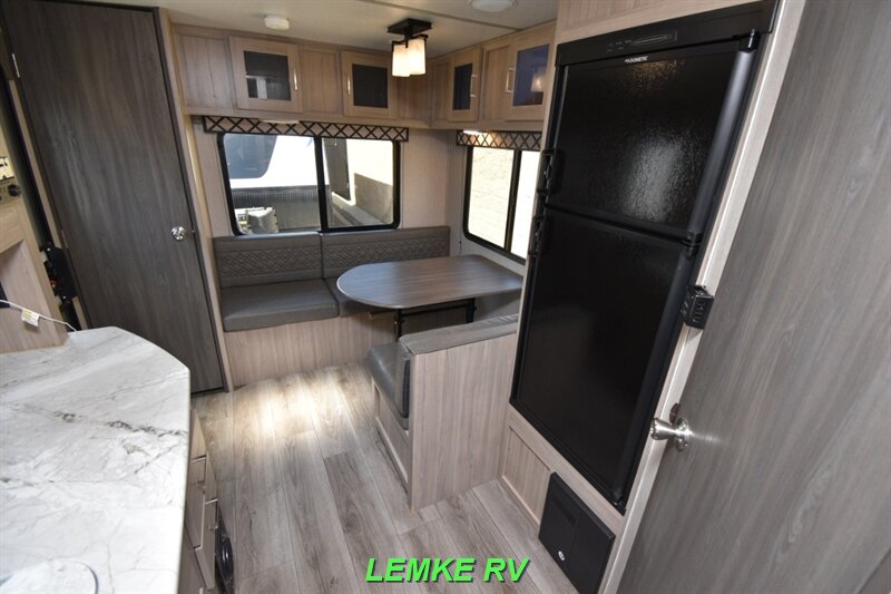 2020 Coachmen Freedom Express 204RD   - Photo 14 - Rocklin, CA 95677