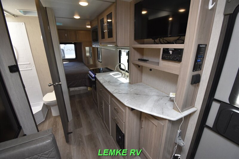 2020 Coachmen Freedom Express 204RD   - Photo 12 - Rocklin, CA 95677