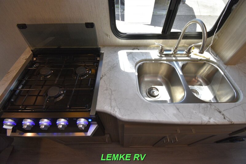 2020 Coachmen Freedom Express 204RD   - Photo 16 - Rocklin, CA 95677