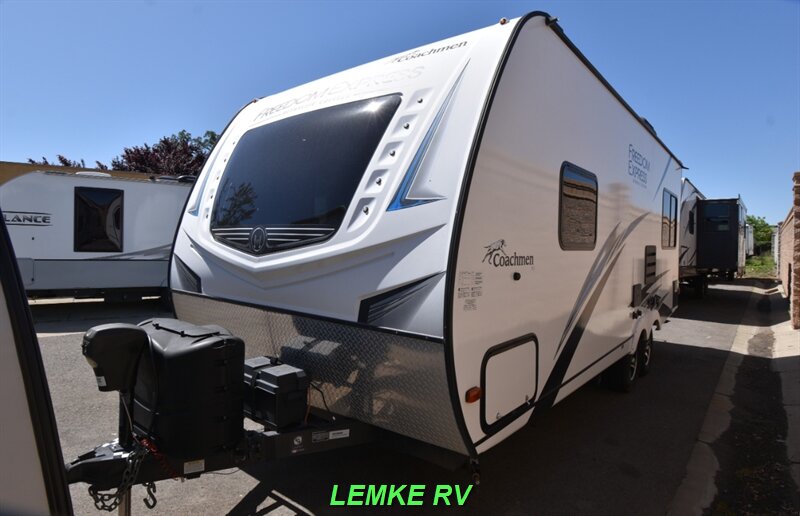 2020 Coachmen Freedom Express 204RD   - Photo 6 - Rocklin, CA 95677