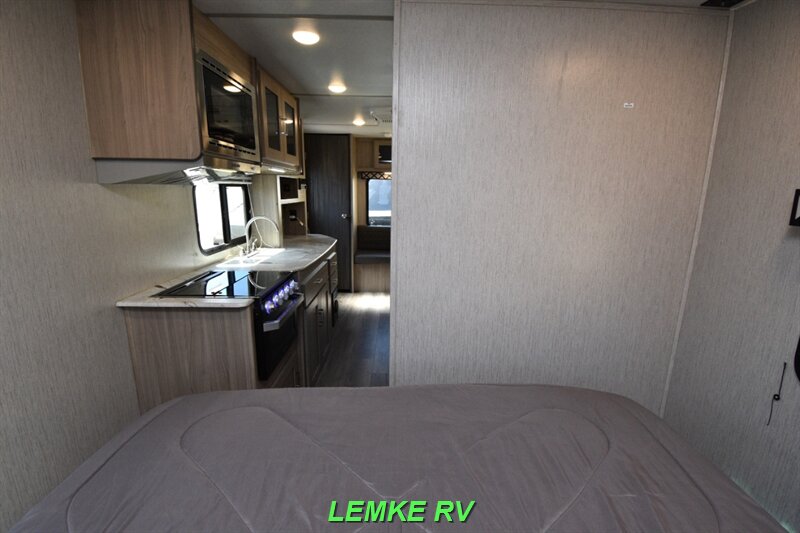 2020 Coachmen Freedom Express 204RD   - Photo 22 - Rocklin, CA 95677