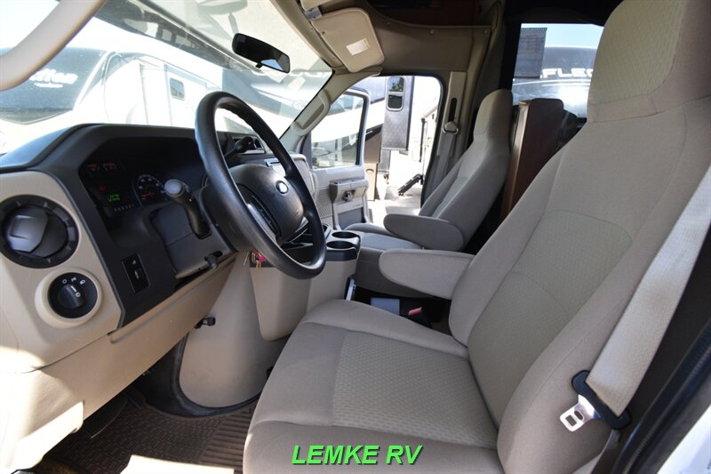 2012 Fleetwood Tioga Ranger 31N   - Photo 8 - Rocklin, CA 95677