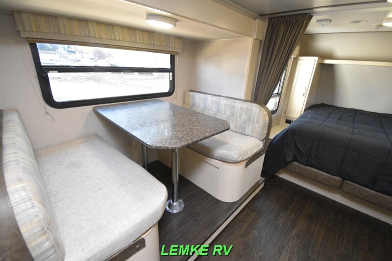 2019 Winnebago Micro Minnie 2108DS   - Photo 12 - Rocklin, CA 95677