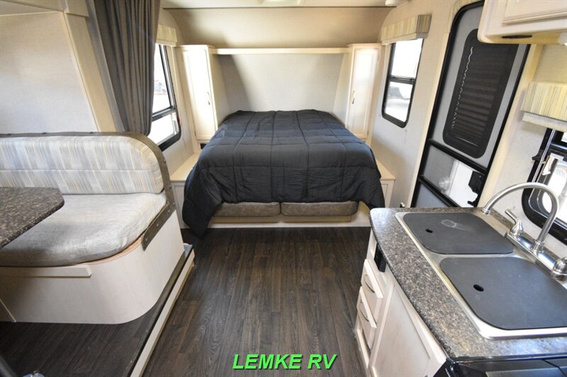 2019 Winnebago Micro Minnie 2108DS   - Photo 5 - Rocklin, CA 95677