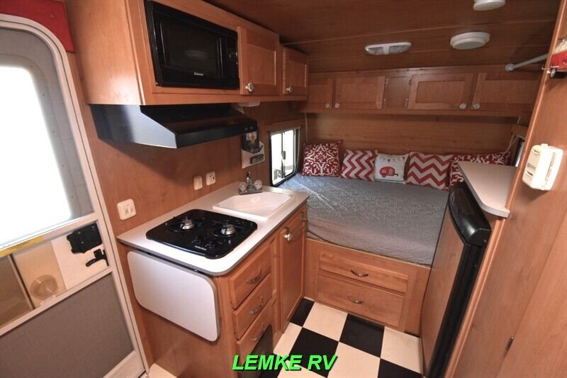 2016 Riverside RV Retro 166   - Photo 11 - Rocklin, CA 95677