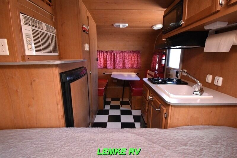 2016 Riverside RV Retro 166   - Photo 17 - Rocklin, CA 95677
