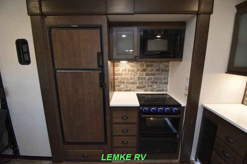 2021 Forest River XLR Hyperlite 2815   - Photo 23 - Rocklin, CA 95677