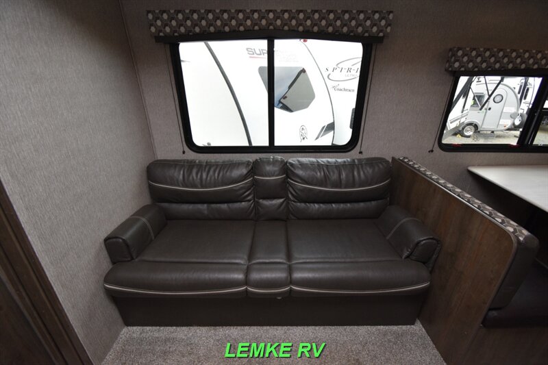 2020 Dutchmen Coleman Lantern 285BH   - Photo 21 - Rocklin, CA 95677
