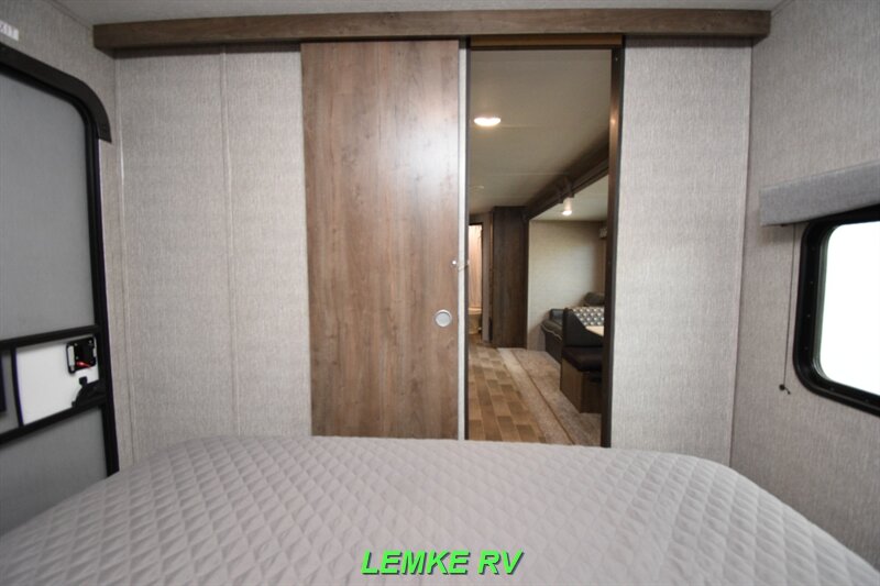 2020 Dutchmen Coleman Lantern 285BH   - Photo 20 - Rocklin, CA 95677