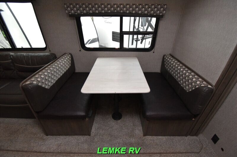 2020 Dutchmen Coleman Lantern 285BH   - Photo 13 - Rocklin, CA 95677