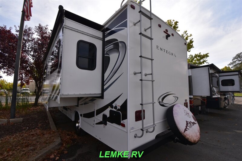 2020 Entegra Odyssey 24B   - Photo 7 - Rocklin, CA 95677