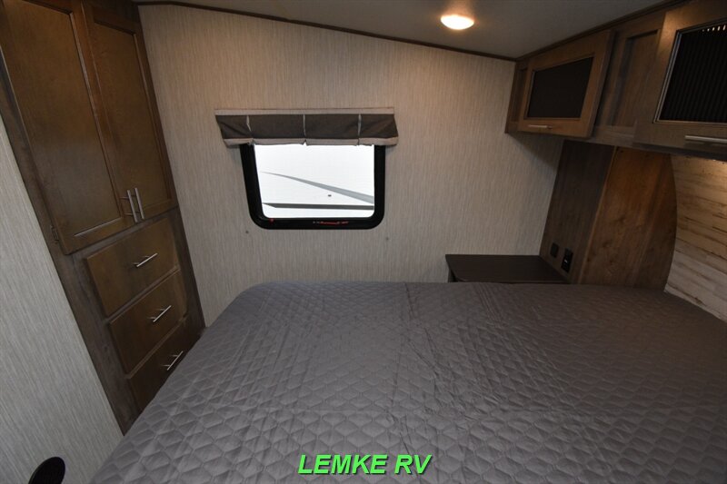 2020 Forest River Sabre 270RL   - Photo 17 - Rocklin, CA 95677