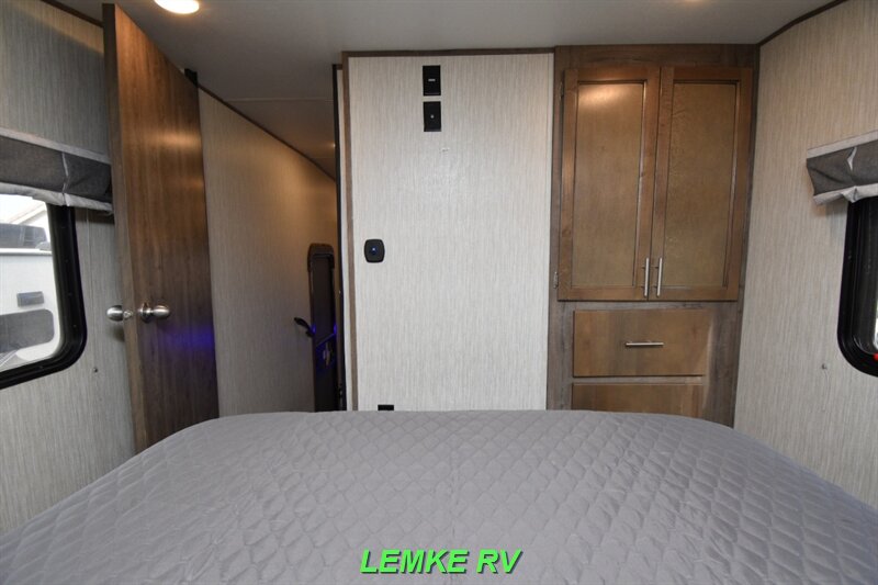 2020 Forest River Sabre 270RL   - Photo 18 - Rocklin, CA 95677