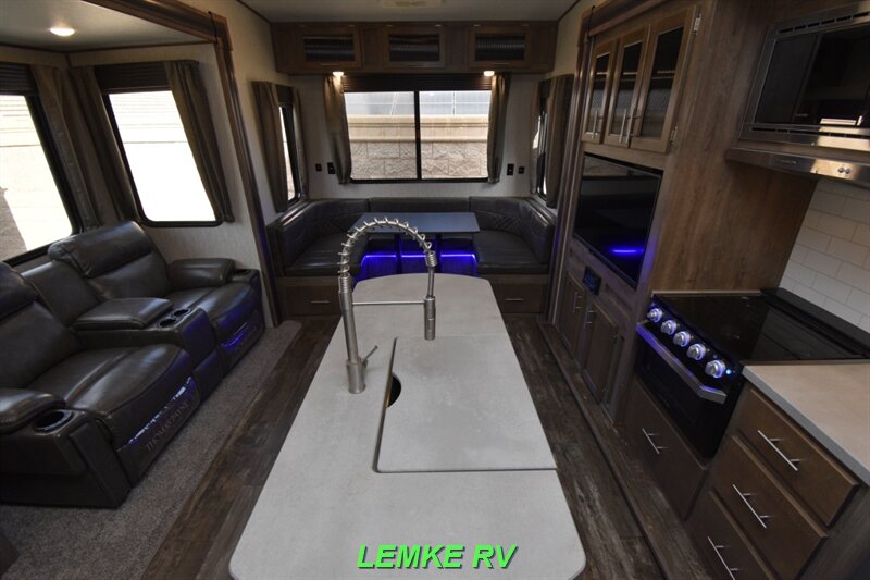 2020 Forest River Sabre 270RL   - Photo 2 - Rocklin, CA 95677