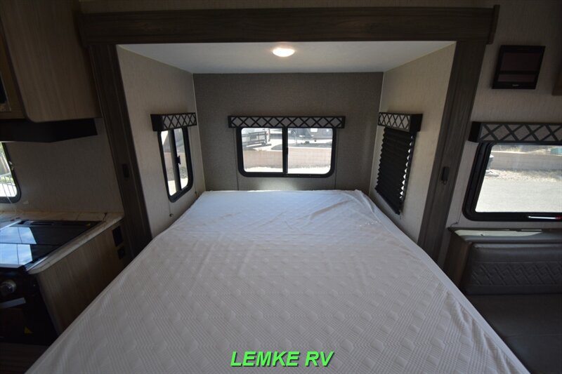 2021 Coachmen Freedom Express Ultra-Lite 195RBS   - Photo 18 - Rocklin, CA 95677