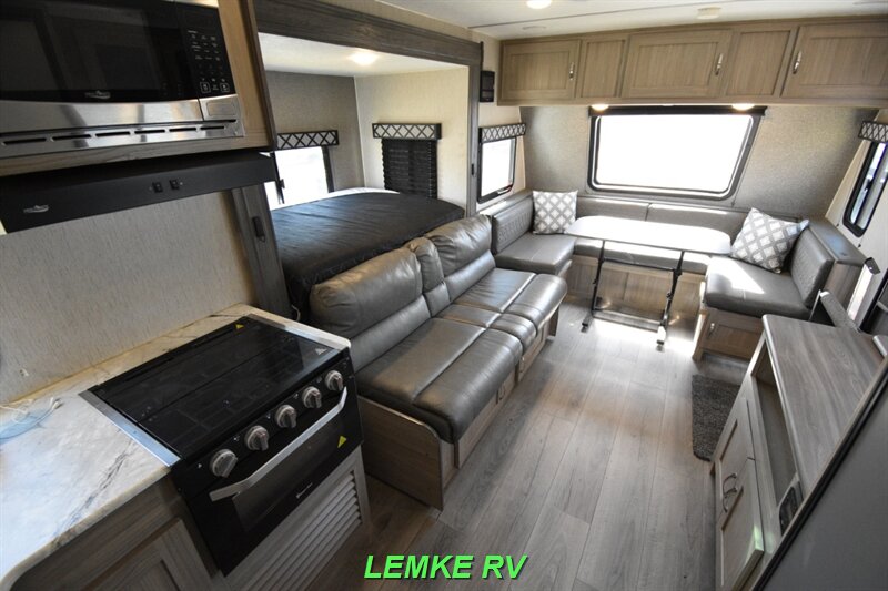 2021 Coachmen Freedom Express Ultra-Lite 195RBS   - Photo 12 - Rocklin, CA 95677