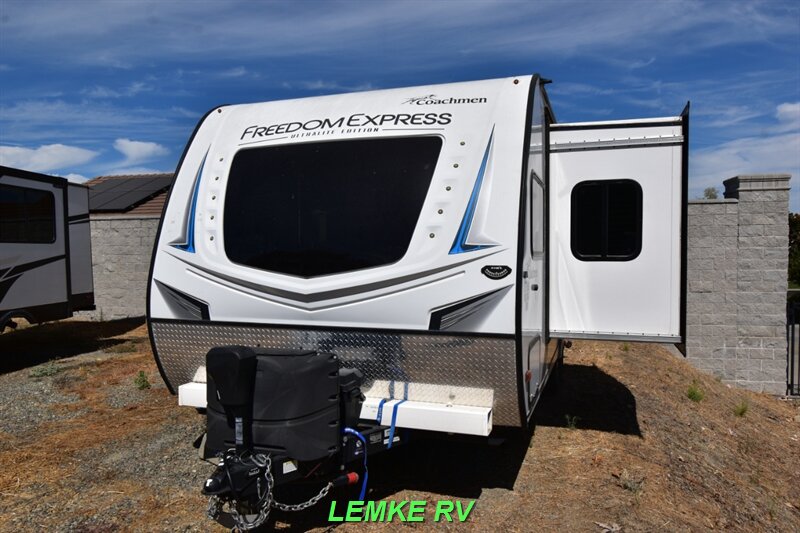 2021 Coachmen Freedom Express Ultra-Lite 195RBS   - Photo 6 - Rocklin, CA 95677