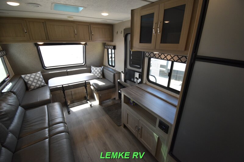 2021 Coachmen Freedom Express Ultra-Lite 195RBS   - Photo 13 - Rocklin, CA 95677