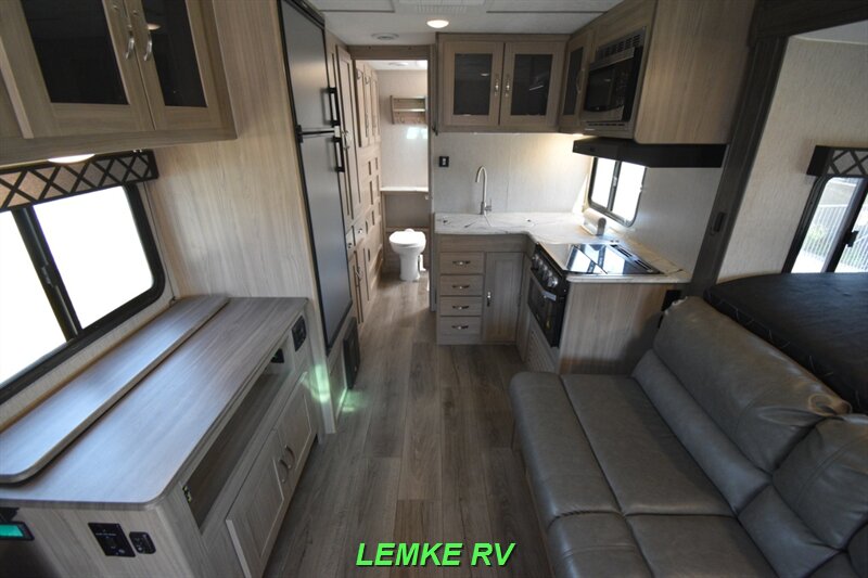 2021 Coachmen Freedom Express Ultra-Lite 195RBS   - Photo 2 - Rocklin, CA 95677