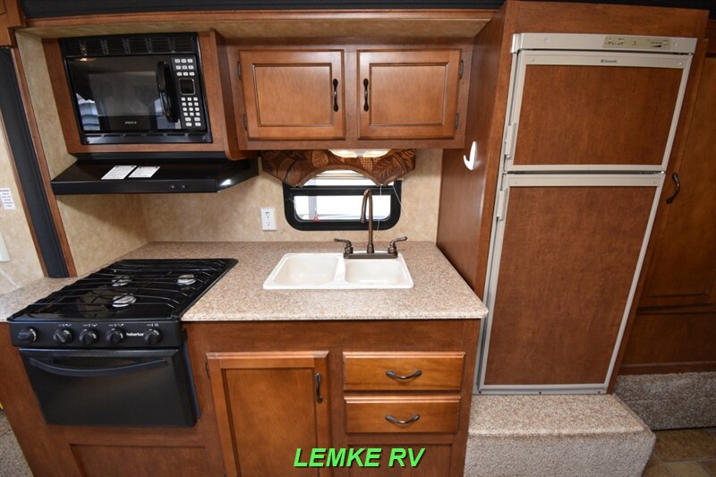 2013 Coachmen Catalina Santara 262RLS   - Photo 14 - Rocklin, CA 95677